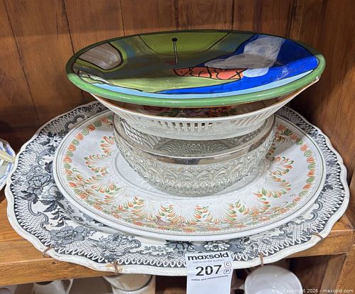 Assorted vintage dinnerware  (1 of 10)