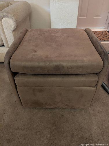 Folding chair (1 of 3)