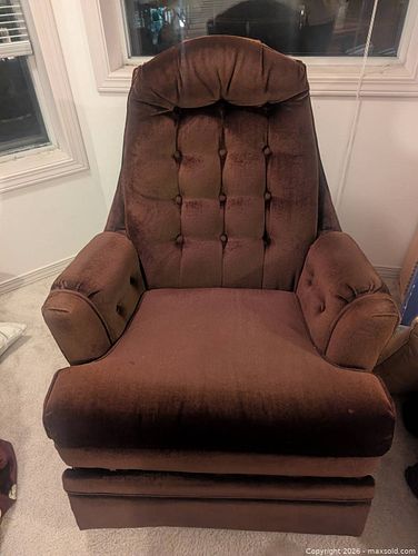 Recliner chair (1 of 3)