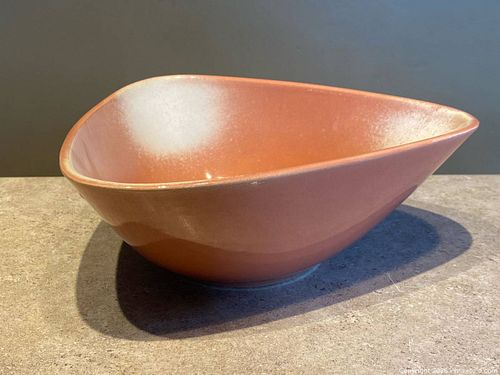 Mid-Century Modern Beauceware Pottery | Boomerang Triangle Bowl | Peach & Ivory Drip Glaze (1 of 11)