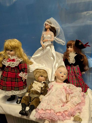 Porcelain dolls in lidded tote (1 of 4)