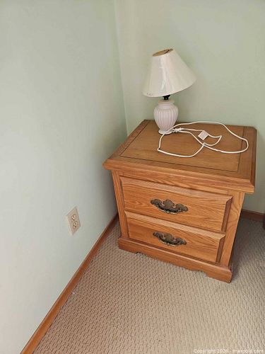 2 bedside tables, lamp (1 of 4)