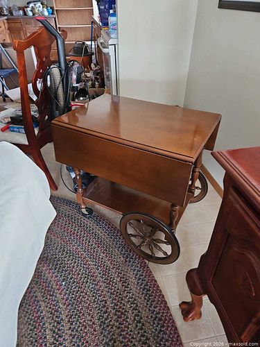 Dining room furniture (1 of 3)