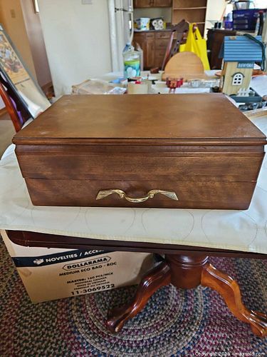 Silver cutlery chest. (1 of 8)