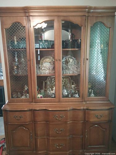 Traditional French Provincial Medium Brown Hutch / China Cabinet (1 of 4)