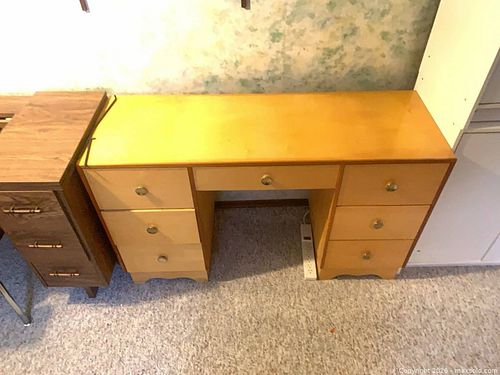 Vintage Honey Oak Wood Veneer Desk with 7 Drawers (1 of 1)