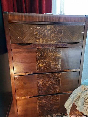 Vintage Mid-Century Wood Veneer Dresser / Chest of Drawers (1 of 8)