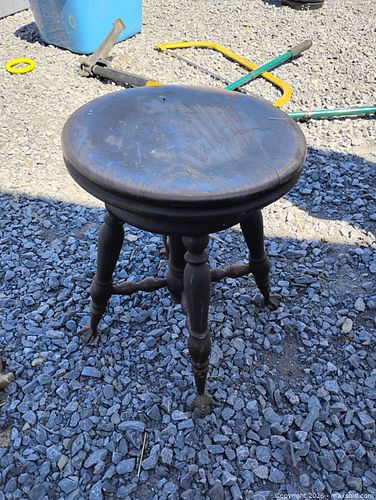 Lot #232 (1 of 3)