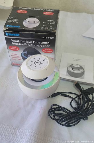 Pre-Owned Bluetooth Loudspeaker Rotating 7-LED lights Built in Microphone. Manual etc  (1 of 2)