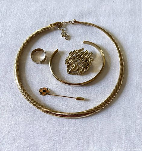 Vintage Gold-Tone Jewelry  (1 of 15)