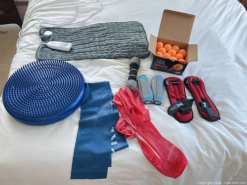 Mixed Home Fitness Accessories: Bands, Weights, Balance Cushion (1 of 9)