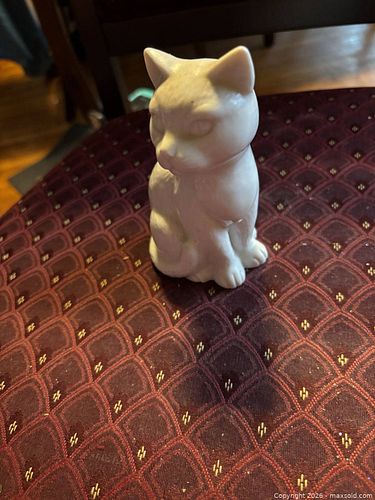 Small White Ceramic Cat Figurine (1 of 6)
