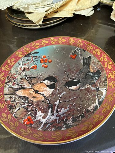 Royal Doulton Winter Duet Holiday Decorative Collector Plate (1 of 6)