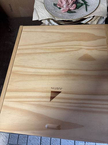 Small Solid Pine Storage Box by Justin (Triangle Logo) (1 of 9)