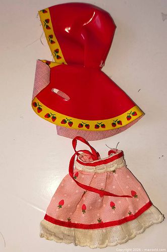 1979 G1 Strawberry shortcake clothing (1 of 1)