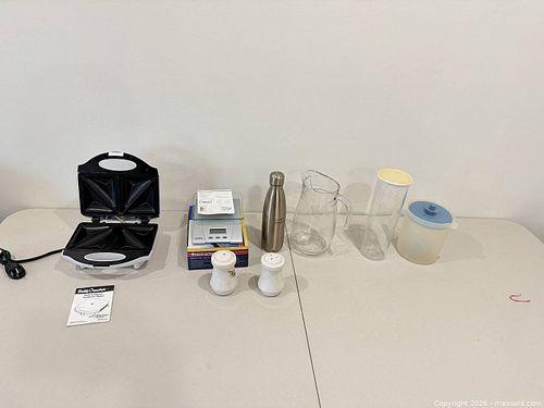 Kitchen small appliances & storage lot — Betty Crocker, Starfrit, generic (1 of 12)