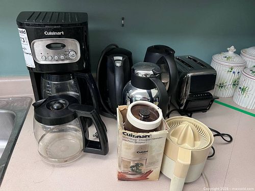 Mixed Small Kitchen Appliance Lot — Coffee Makers, Kettle, Toaster B (1 of 10)