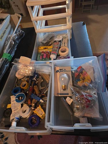Plastic storage container with workshop items  (1 of 5)