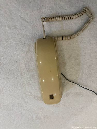 Beige Corded Landline Phone with Push-button Keypad (1 of 3)