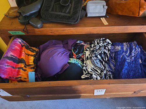 Ladies Clothing  (1 of 17)