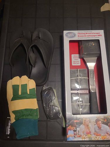 Men's Lot: Size 10 Sandals, Thinsulate Gloves, Grill Brush, Sunglasses (1 of 4)