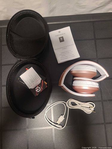 PowerLocus Foldable Over-Ear Headphones Rose Gold/White (1 of 3)
