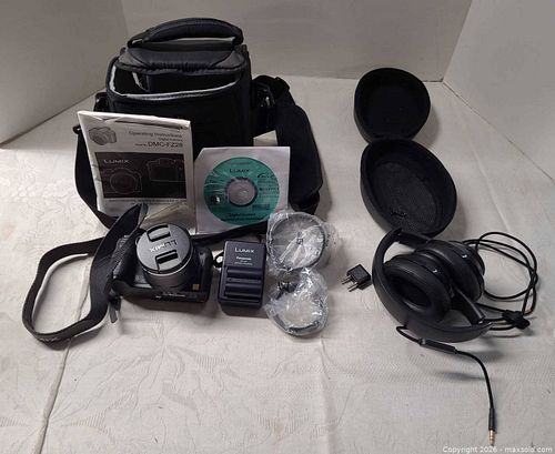 Panasonic Lumix DMC-FZ28 Digital Camera with Headphones (1 of 8)