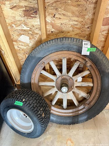 Lot #697 (1 of 14)