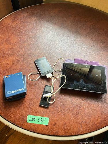 Apple IPods And More  (1 of 15)