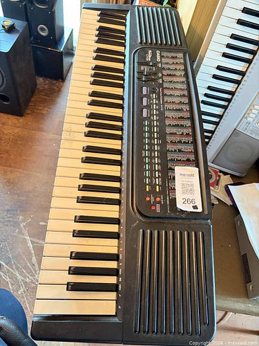 Casio Keyboard  (1 of 5)