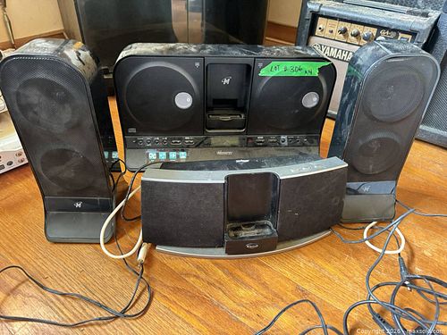 iPod Speaker Decks and More (1 of 9)