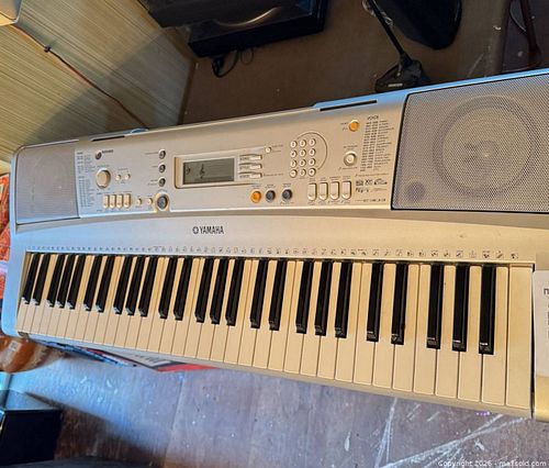 Yamaha keyboard  (1 of 11)