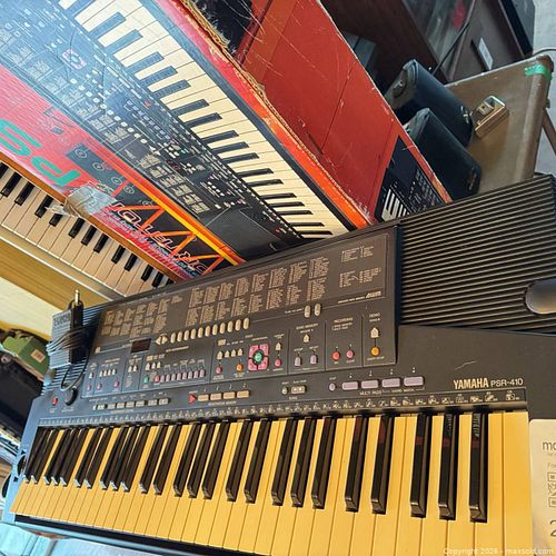 Yamaha keyboard  (1 of 12)