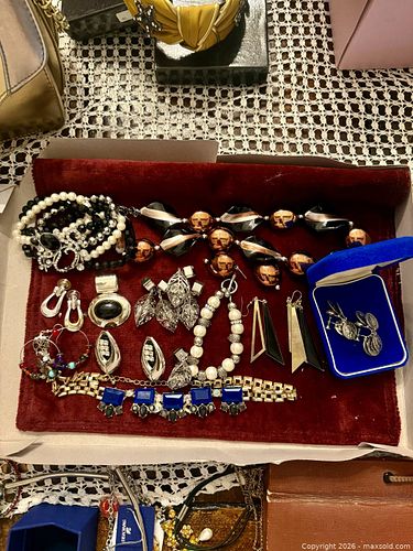 Costume Jewelry Lot: Necklaces, Bracelets, Earrings, Cufflinks (1 of 8)