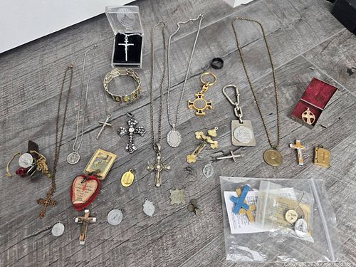 Religious Jewellery Lot 1 - Pendants Necklaces Medallions (1 of 6)