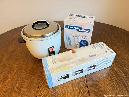 Appliance Bundle: Rice Cooker, Electric Kettle, Hand Blender (1 of 6)