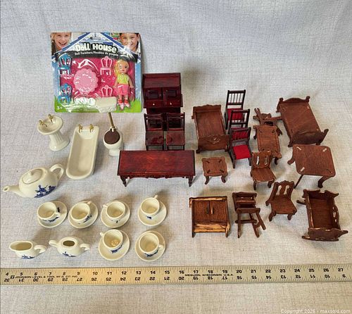 Dollhouse Furniture & Miniature Tea Set (1 of 15)