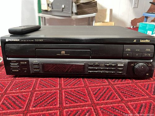 Pioneer CLD-S201 LaserDisc Player - Black with CD’s (1 of 5)