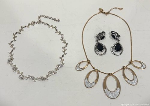 Modern Costume Jewelry Necklaces + Clip On Earrings (1 of 15)