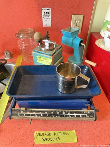 Vintage Kitchen Gadgets Set: Tre Spade, Jolly 120, EKS Scale (1 of 10)