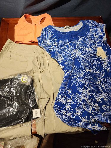 Women's Clothes lot (1 of 11)