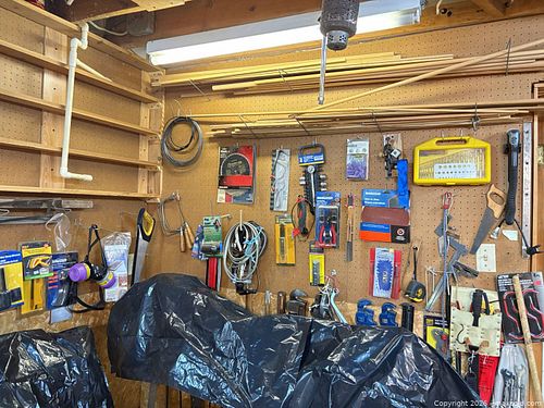Handtools, Hardware, Saws, Clamps, Wood Pieces (1 of 8)