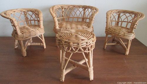 VINTAGE HAND MADE WICKER DOLL FURNITURE SET NOS (1 of 8)