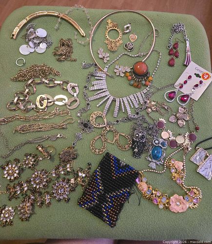 broken jewelry for crafts/  making jewelry/  upcycling  (1 of 15)
