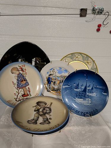 Collectors plates  (1 of 4)
