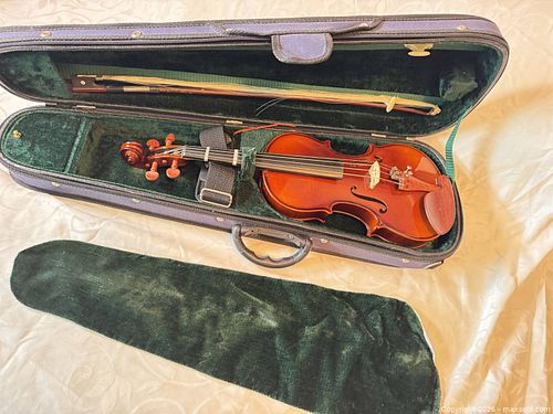 Student Violin with Case, Bow & Protective Sleeve – Amber Finish, Ready to Play (1 of 17)