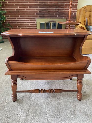 Vintage Solid Wood 'Vila Canada' Magazine Side Table with Turned Legs (1 of 20)