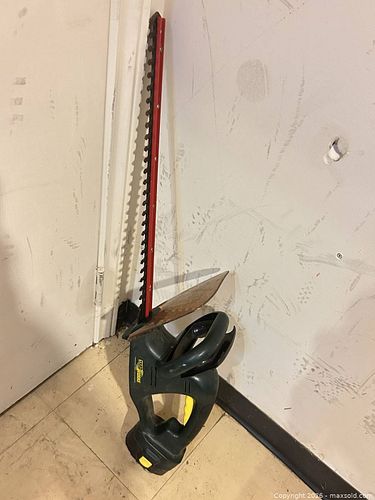 Yard Works Hedge Trimmer (1 of 6)