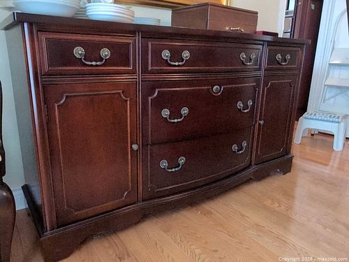 Strathroy Furniture Dark Cherry Mahogany Buffet / Sideboard D (1 of 10)