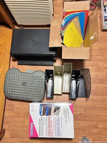 Office Organization Lot: Folders, Holders, Foot Pad & Accessories .  (1 of 6)